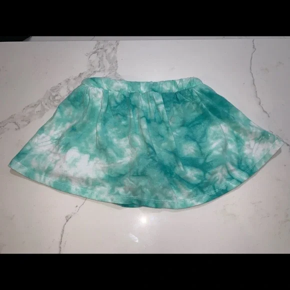 Green and white tye dye skirt with attached shorts - Picture 4 of 4